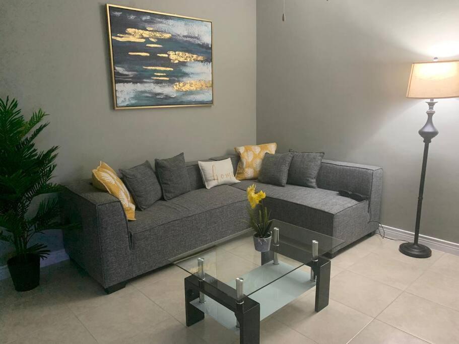 Odyssey On The 5Th - Exquisite Luxury Apt Kingston Exterior photo